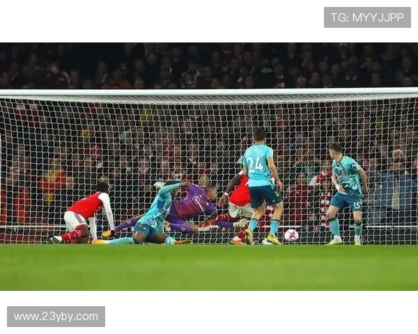 阿森纳第4球瞬间西蒙尼双手插兜表情麻木如死灰显现绝望